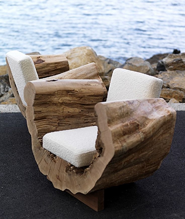 18-صندلی افتاب گیر: برای مرحله بعد راحتی را از طبیعت هدیه بگیرید یک تکه چوب و متکایی برای تکیه دادن و ریلکس شدن